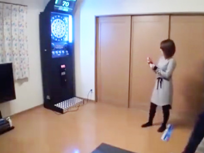 「すごいダーツあるｗ」ダーツで家まで連れ込んだ素人さんに内緒で盗撮ハメ