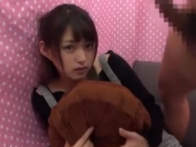 初対面ちんぽに中出しされたあとにお掃除フェラまでしちゃう素人娘