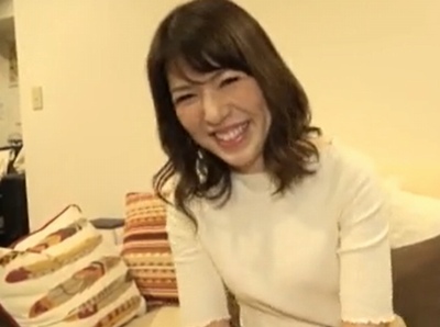 「ちょ、ちょっとそっちはダメ！！！」人妻の自宅訪問！！！恥ずかしい下着もあらわになって不倫AVに発展