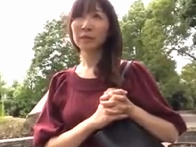 「ぁああ！！！イッチャぅう！！！」バックから激ピストンで狂ったようにイキ続ける素人妻