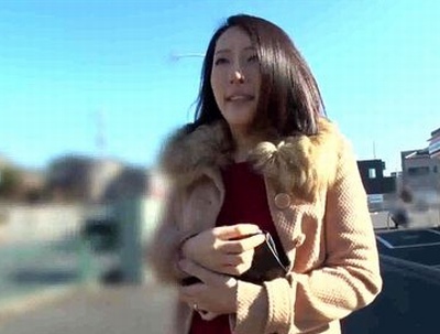 お金を借りてた奥さまを狙ってナンパ！！！　謝礼をエサに簡単GET！！！美人妻の綺麗なカラダをたっぷり味わって中出し