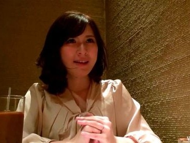 亭主関白な夫に不満を持つ美人妻と不倫セックス！浮気ちんぽで突きまくり濃厚精子をぶっかける