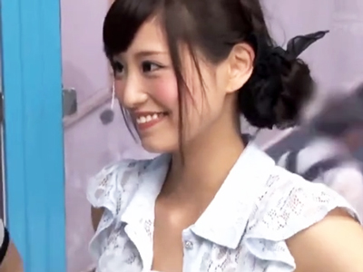 芸能人みたいなルックスの美女2人が童貞クンを優しく筆おろし！！！