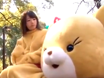 きぐるみを着てマスコットとして働くお姉さんを捕まえて激ハメ展開