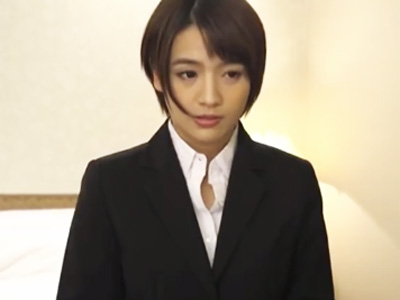可愛い同僚OLと相部屋になり美尻＆美乳に発情→寝込みを襲ってセクハラ即パコｗ
