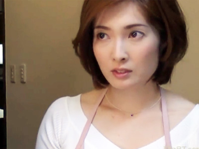 旦那の弱みを利用され鬼畜なハゲ上司にNTRレ●プされる美人奥様