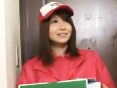宅配の美少女に偶然を装い巨根みせつけたらまさかの展開にｗｗｗｗｗ