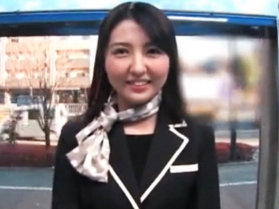 昼休み中にMM号でガチSEXしちゃう！！某百貨店で働く美人受付嬢