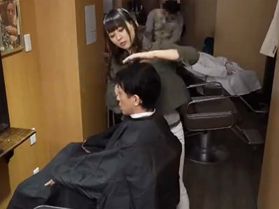 綺麗な美容師のお姉さんが手コキしてきたのでそのままチンコをぶち込み！！！