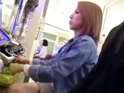 パチンコ屋で発見した美女を人気のないところに連れ込み中出しレ●プ