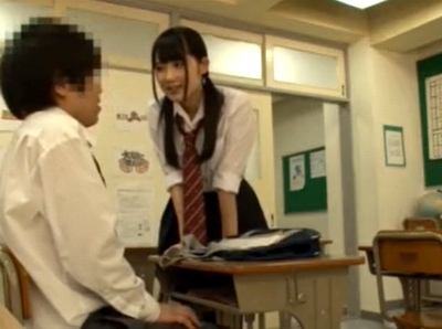 「ねぇ…私見ちゃったんだよね♡♥♡♥」他の子とのSEXをみた小悪魔JKが学校で誘惑騎乗位