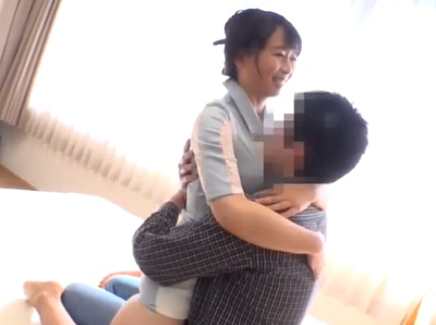 「え…？舌入れたよねッ！？」暴走する童貞くんも優しく包み込んでくれる爆乳お姉さん