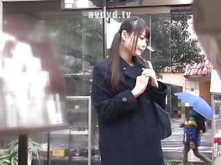 本屋さんで立ち読みしながら中出しレ●プされる女子校生！