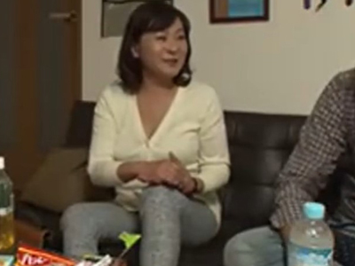 恵体ムチムチ熟女妻を自宅に連れ込み中出しハメ